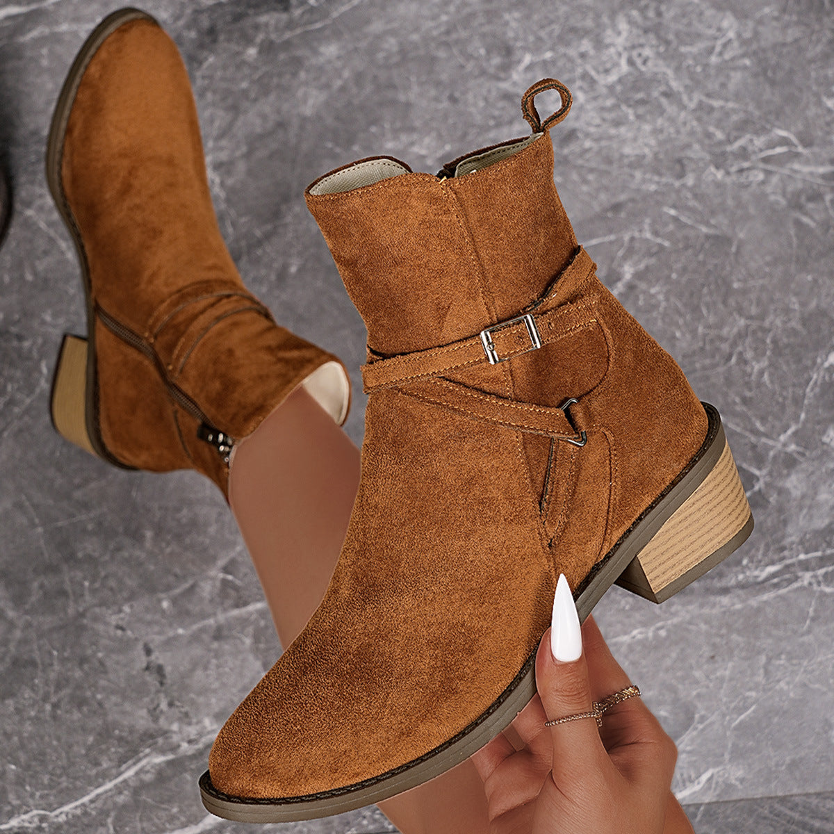 Bottines à talon moyen avec brides croisées et fermeture éclair latérale pour femme