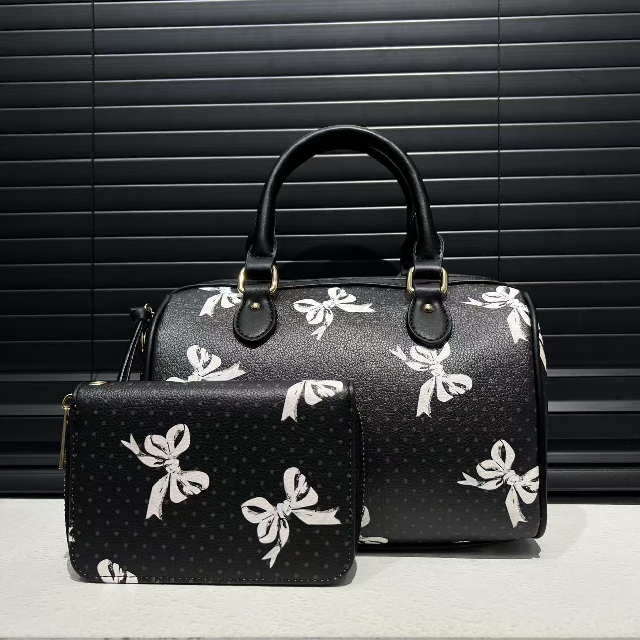 Soft Leather Patchwork Handbag – Versatile Everyday Design