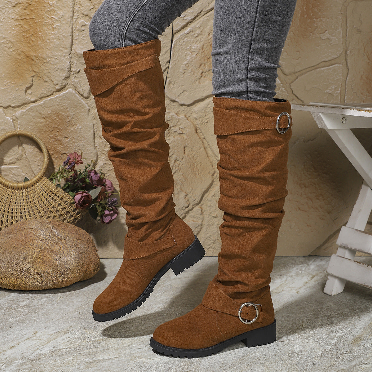 Bottes d'hiver plissées montantes à boucle et à la mode