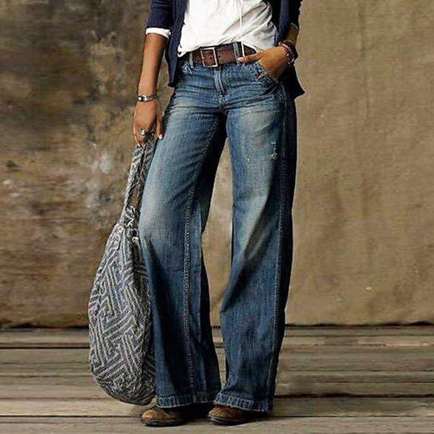 Women's Straight-Leg Jeans with Pockets