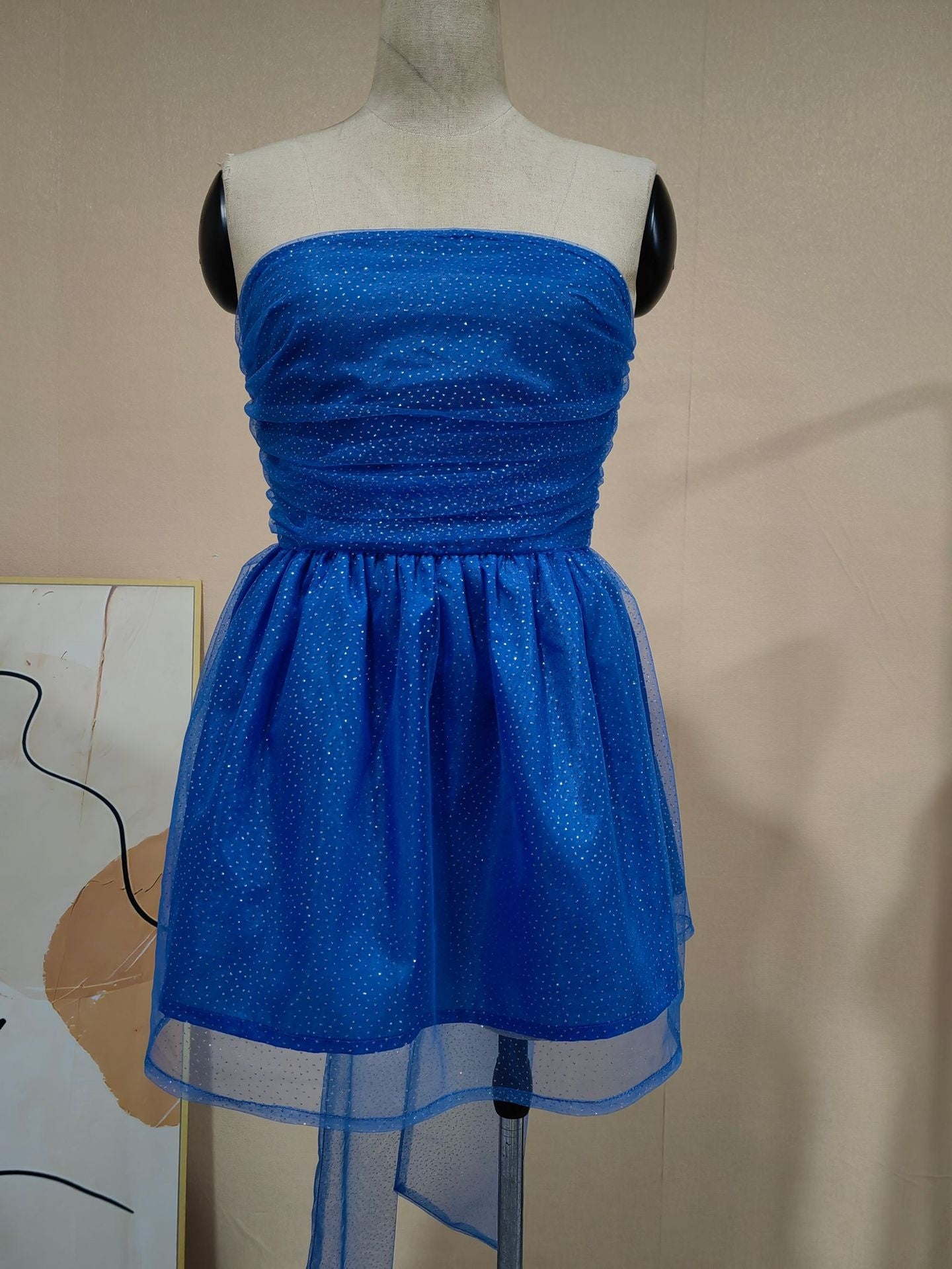 Robe d'été courte femme en dentelle, coupe épaules dénudées avec nœud