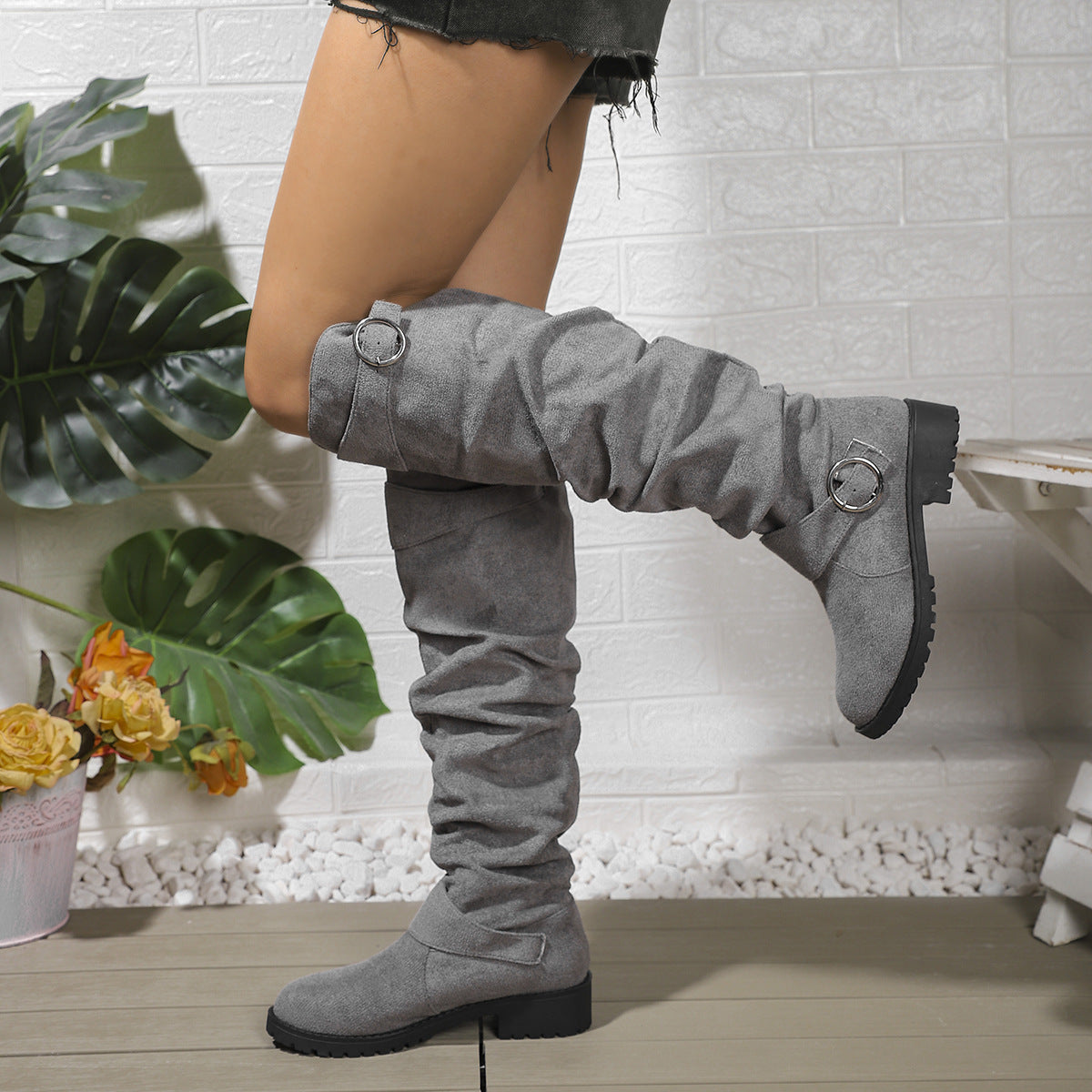 Bottes d'hiver plissées montantes à boucle et à la mode