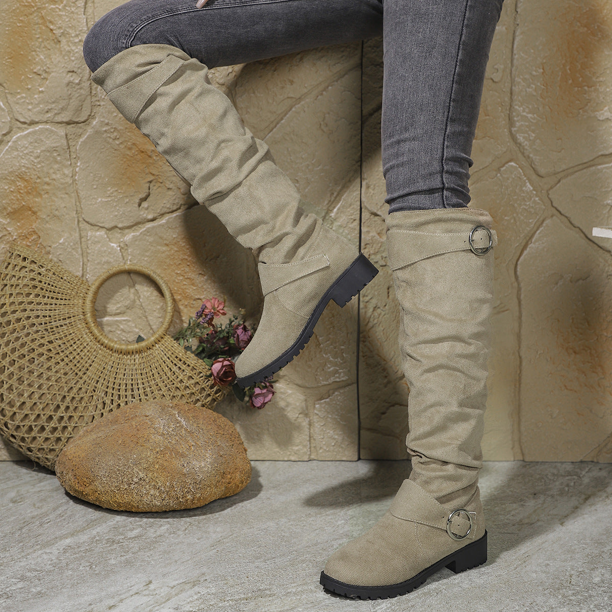 Bottes d'hiver plissées montantes à boucle et à la mode